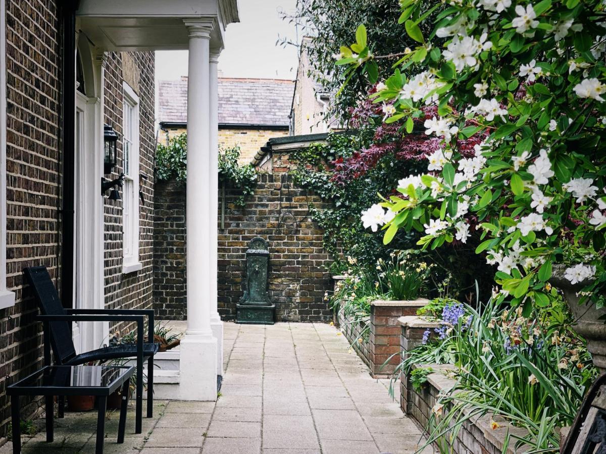 Manor House Of Cheshunt- Historic Villa Exterior photo